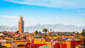 Viajero en la medina de Marrakech Marruecos
